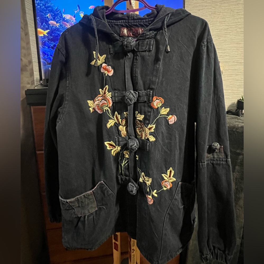 Black Floral Embroidered Toggle Jacket with Hood! 23” pit to pit! Vintage?